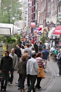 Crowds at the Bloemenmarkt in Amsterdam