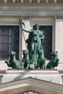 Panther drawn quadriga on the opera house in Frankfurt