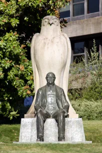 Statue of Calouste Gulbenkian, Lisbon