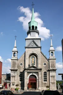 Steeple and front façade of the Chapelle Notre-Dame-de-Bon-Secours