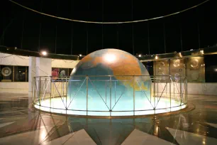 The Globe inside the Daily News Building, New York City