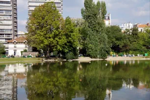 Lake in Parc Montsouris, Paris