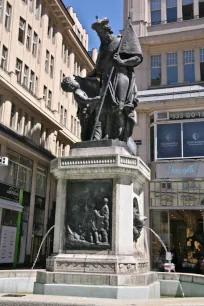 Leopoldsbrunnen, Graben